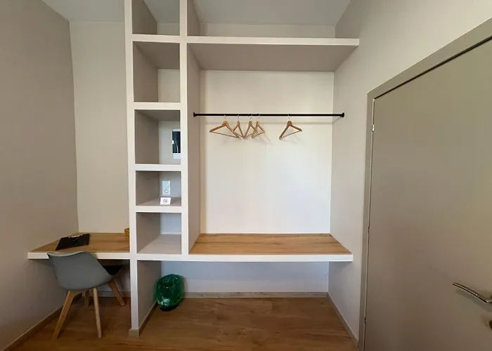 Elegant Fragkon *