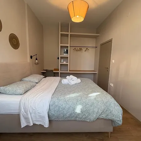 Elegant Fragkon Thessalonique